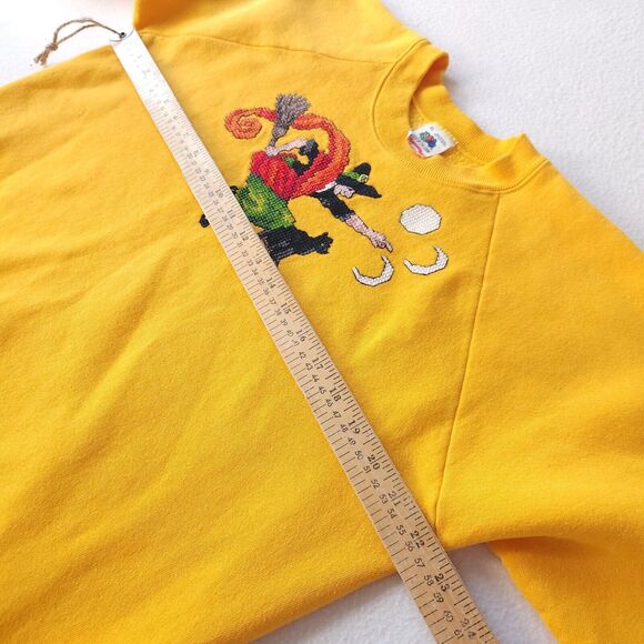 Vintage Shirt Embroidered Witch Halloween Top Unisex XL Sweatshirt Crew Vtg - Picture 4 of 10